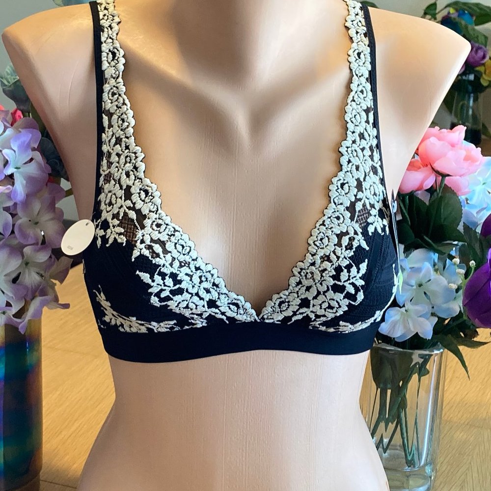Wacoal Embrace Lace Bralette Size 30 Wire Free NWT